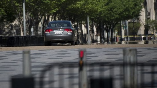 Honda Civic bám đuôi con gái Obama, lọt qua chốt gác Nhà trắng
